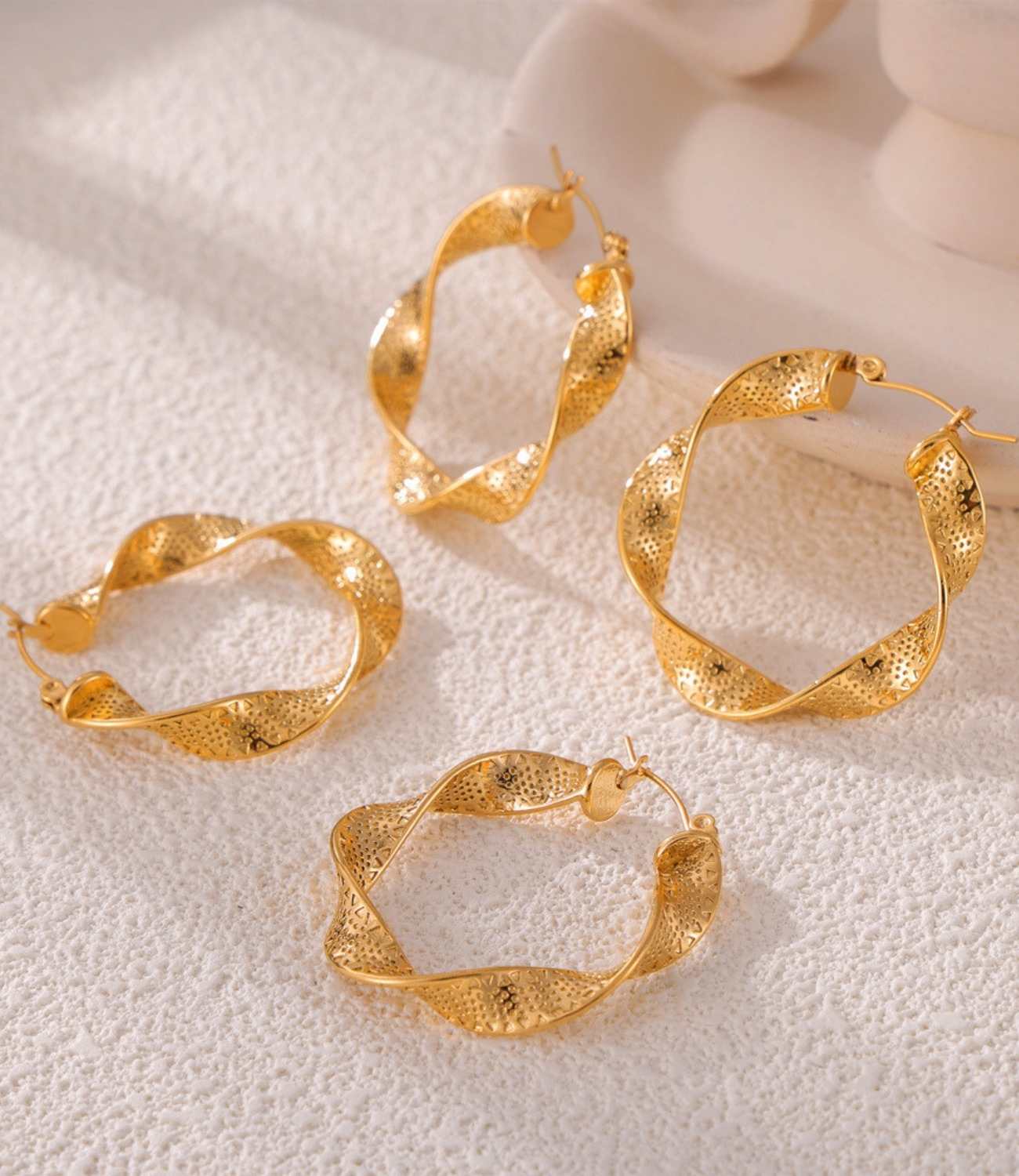 Wavy Earrings Gold