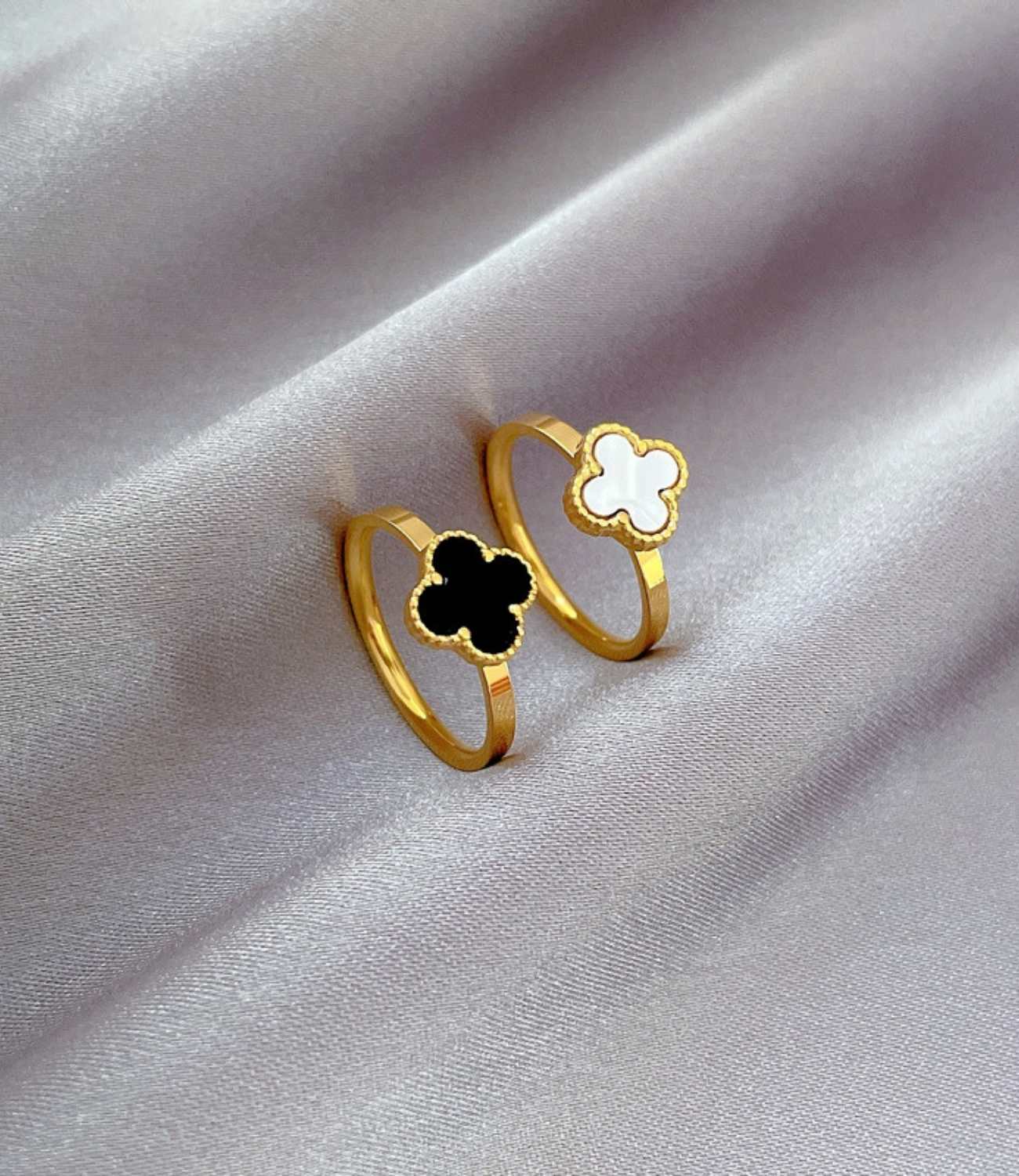 Lucky Leaf Ring White